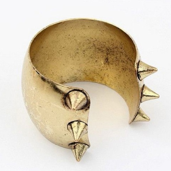 Spike Cuff Bracelet (available in gold only!) - Picture 3 of 9